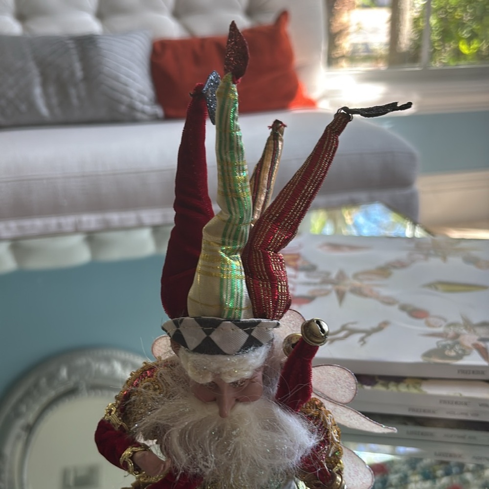 Mark Robert’s Santa elf. - Picture 7 of 7
